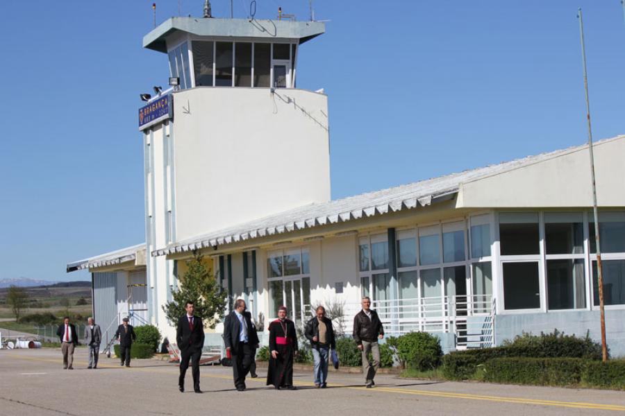 D. José Cordeiro de visita ao aeródromo de Bragança