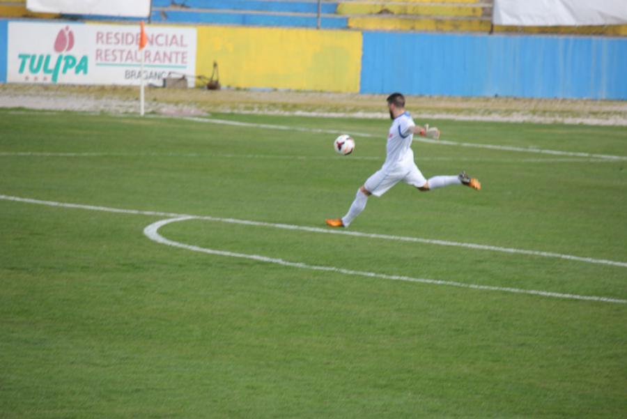 Nelson Gomes voltou a ser titular no GDB